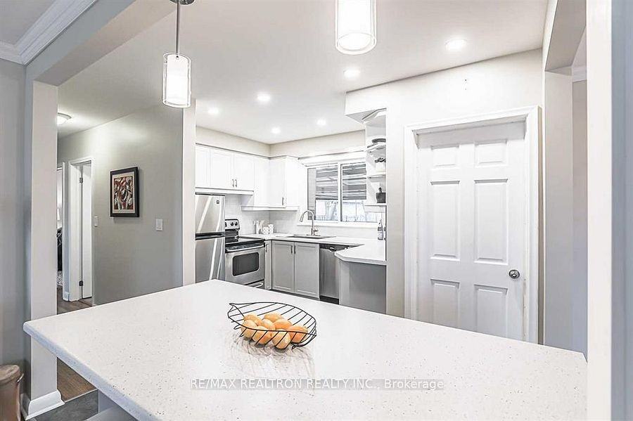 917 Henry Street - Photo 6 of 14