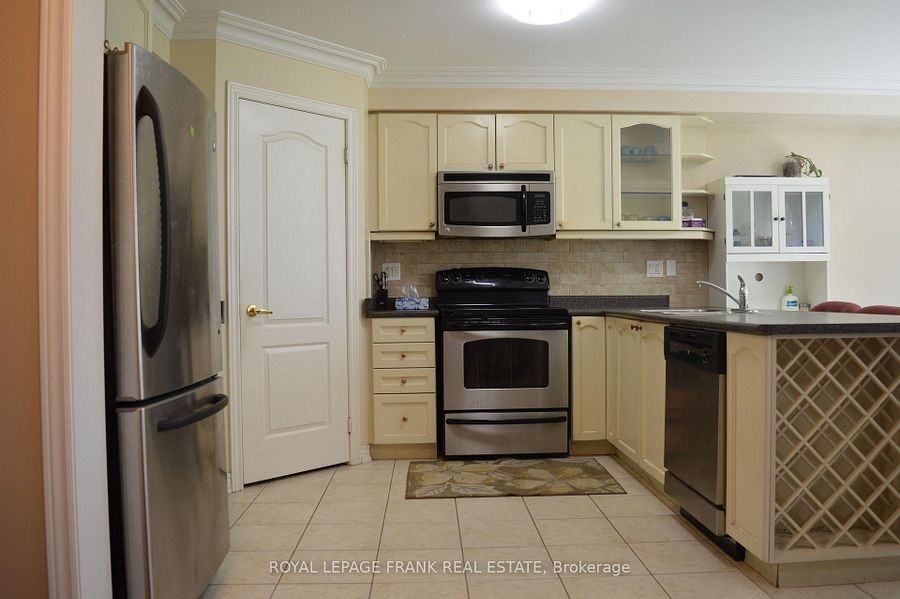 61 Summerside Avenue - Photo 2 of 15