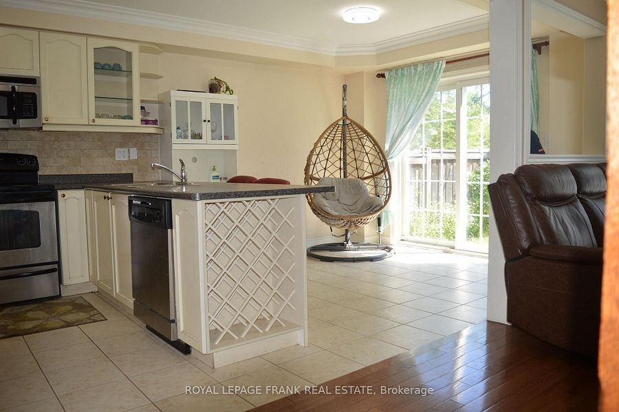 61 Summerside Avenue - Photo 5 of 15