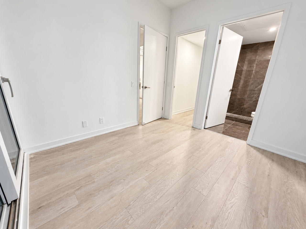 Yonge St & Queen St E #5899 - Photo 6 of 13