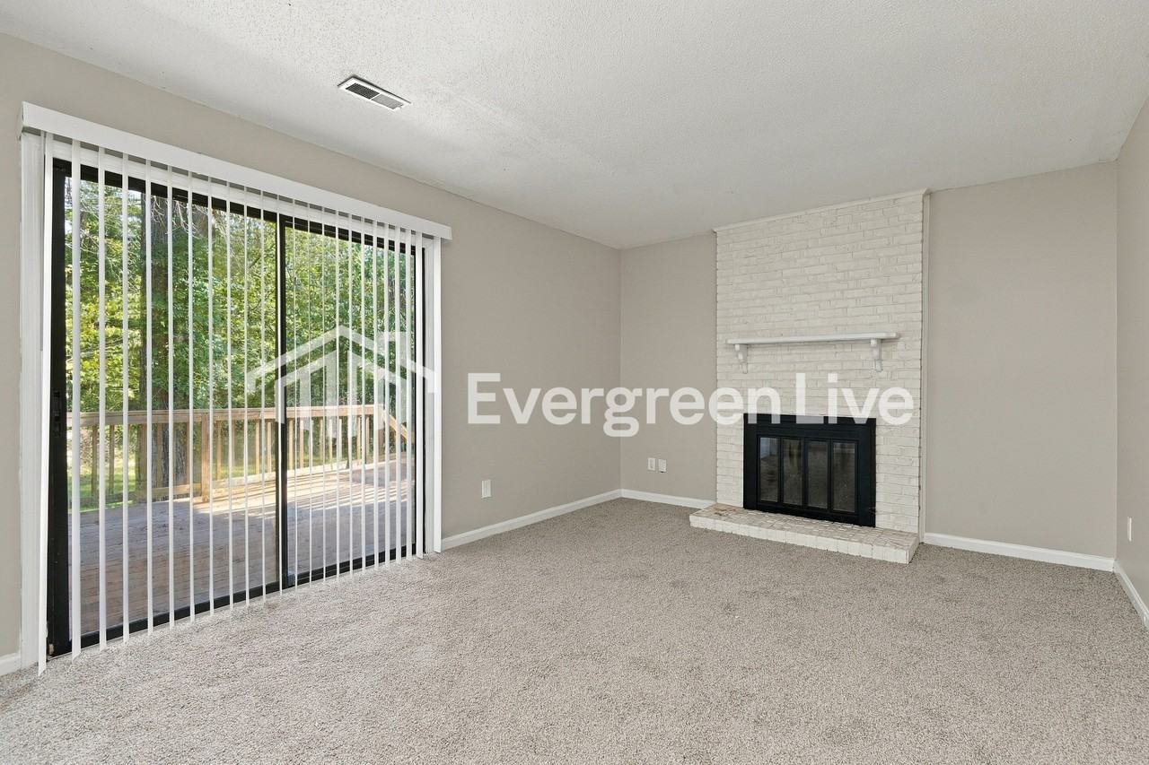 1606 Rowemont Dr - Photo 2 of 15