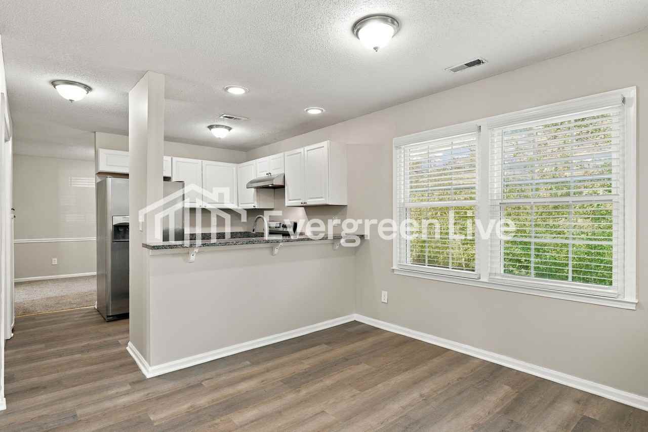 1606 Rowemont Dr - Photo 4 of 15