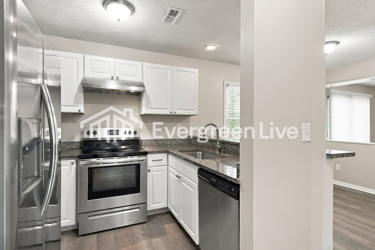 1606 Rowemont Dr - Photo 5 of 15