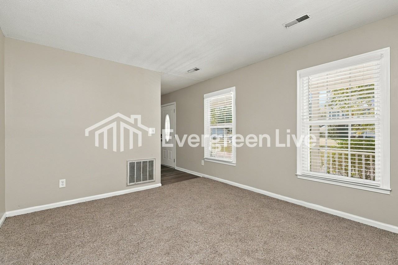 1606 Rowemont Dr - Photo 6 of 15