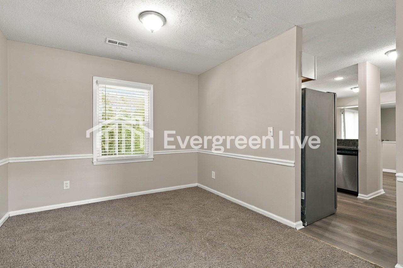 1606 Rowemont Dr - Photo 7 of 15