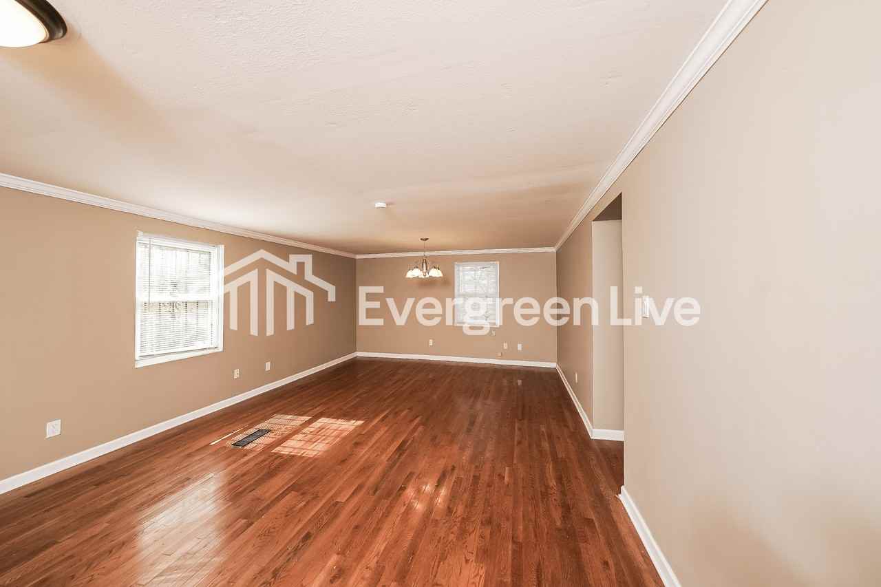 951 Pine Hill Rd - Photo 3 of 10