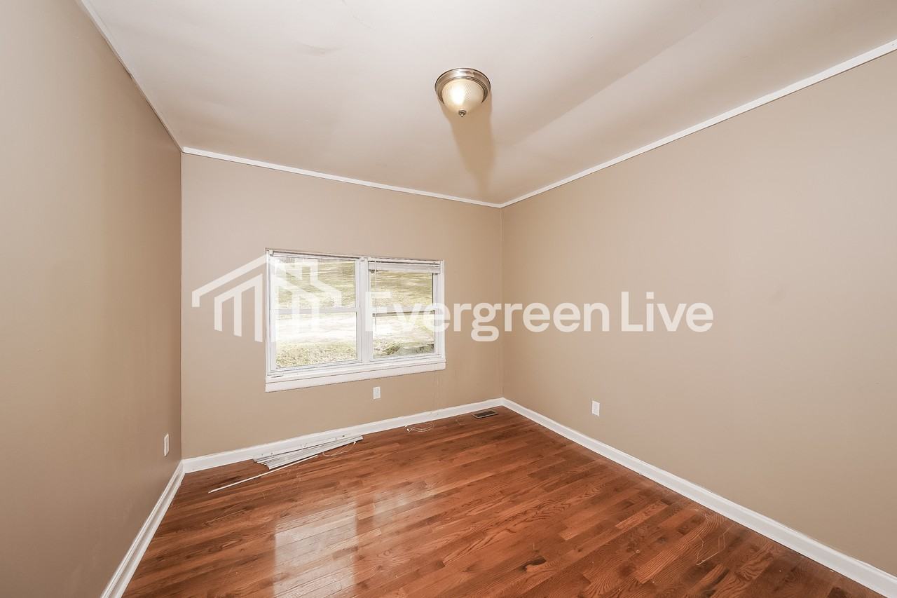951 Pine Hill Rd - Photo 7 of 10