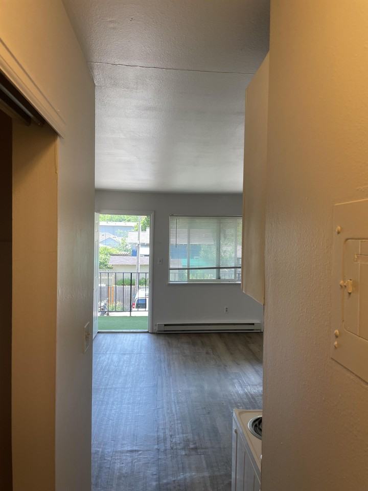 225 North Sherwood Street - Photo 3 of 25