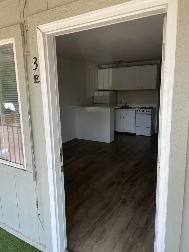 225 North Sherwood Street - Photo 5 of 25
