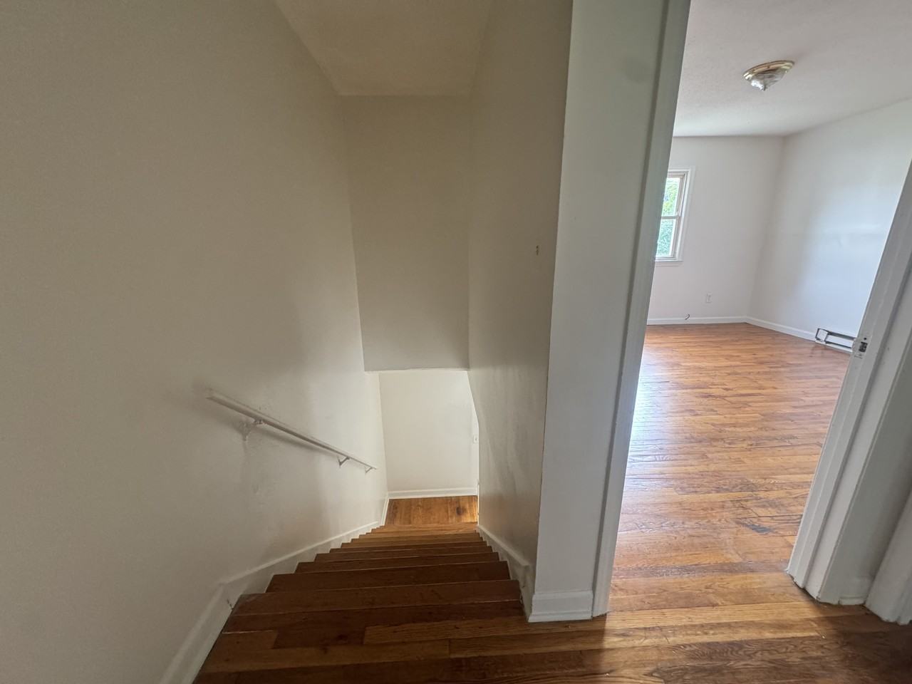 421 Honeywood Avenue - Photo 7 of 8