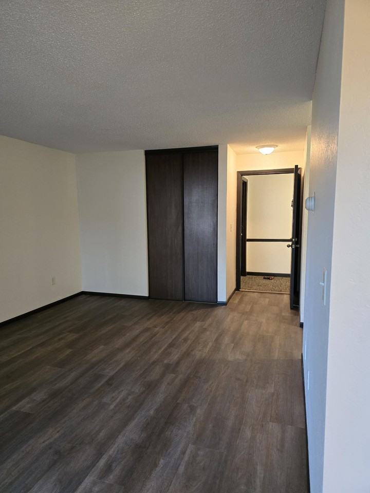 Ridge Crest Apts - Photo 4 of 11