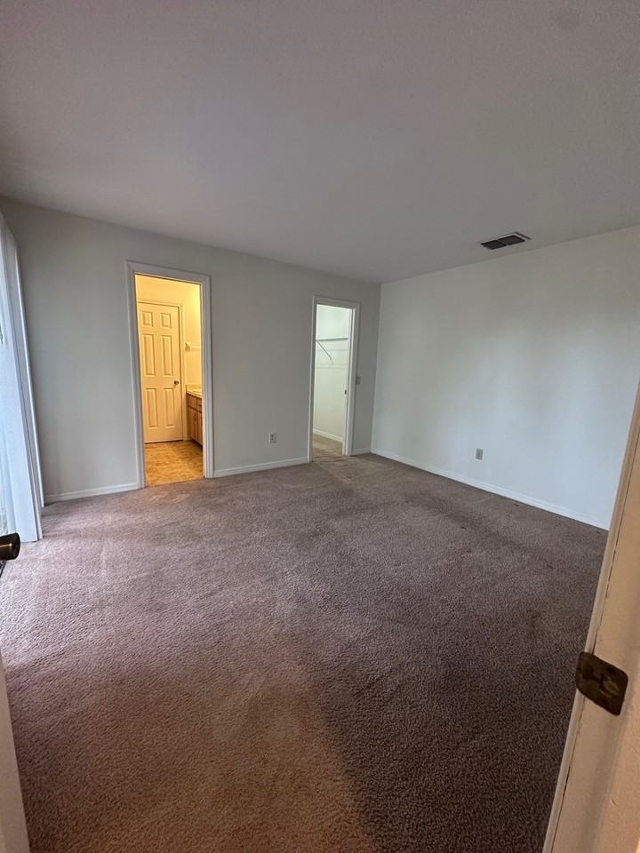 Leisure Living - Photo 4 of 6