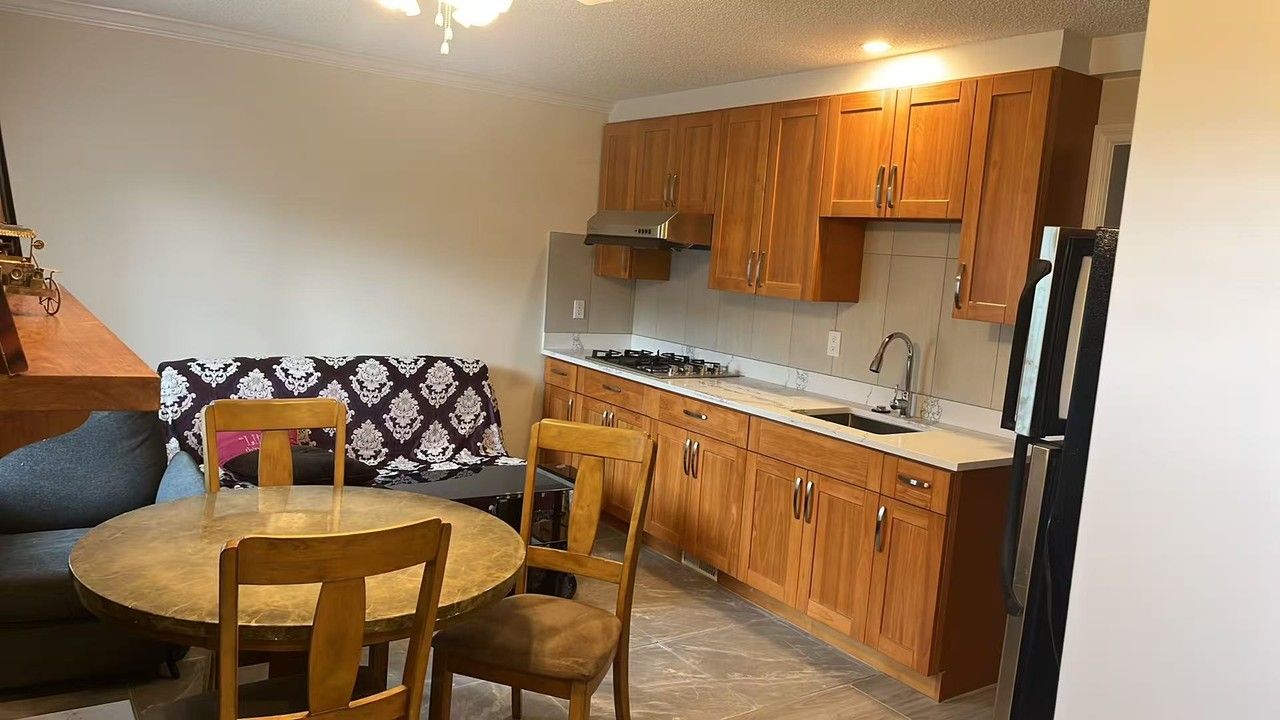 15744 102B Avenue - Photo 2 of 9