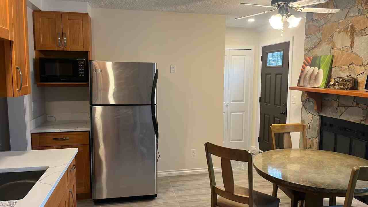 15744 102B Avenue - Photo 4 of 9