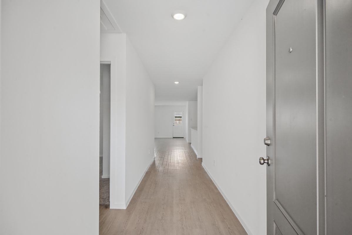 1718 Primrose Pointe Dr - Photo 4 of 26
