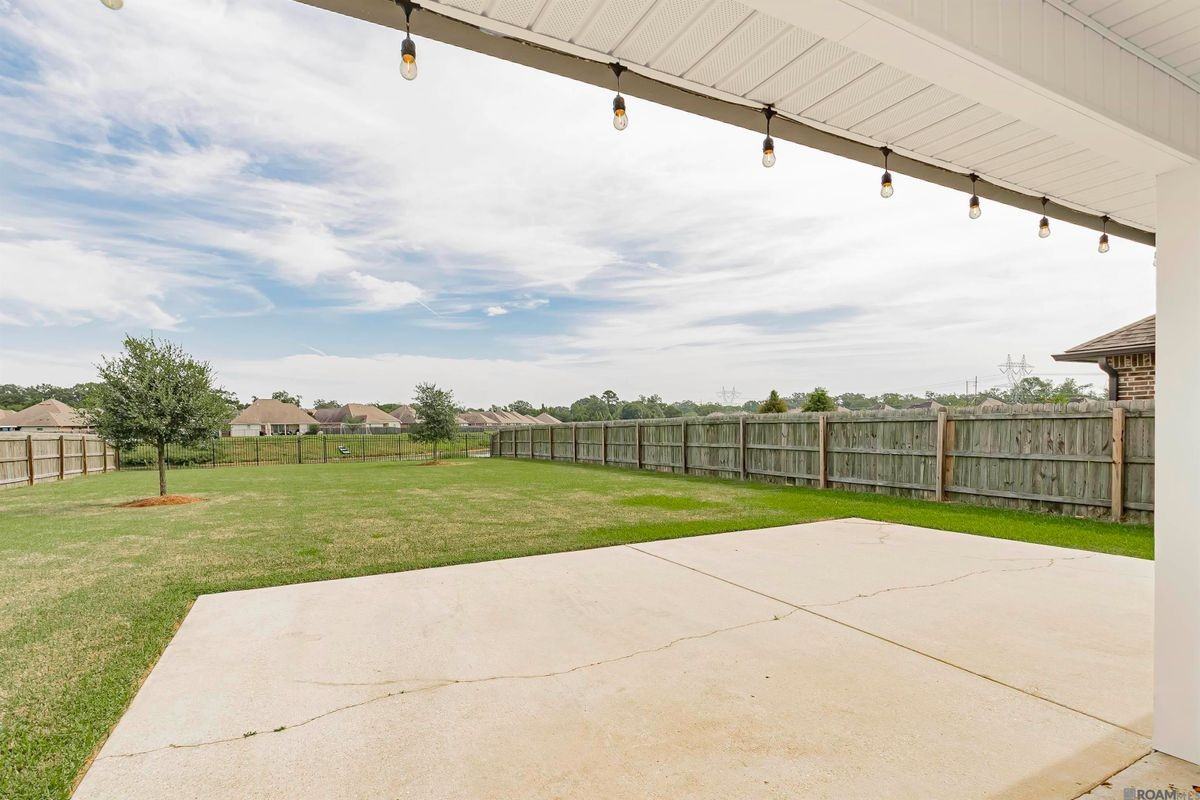 9317 Falling Oak Dr - Photo 3 of 24