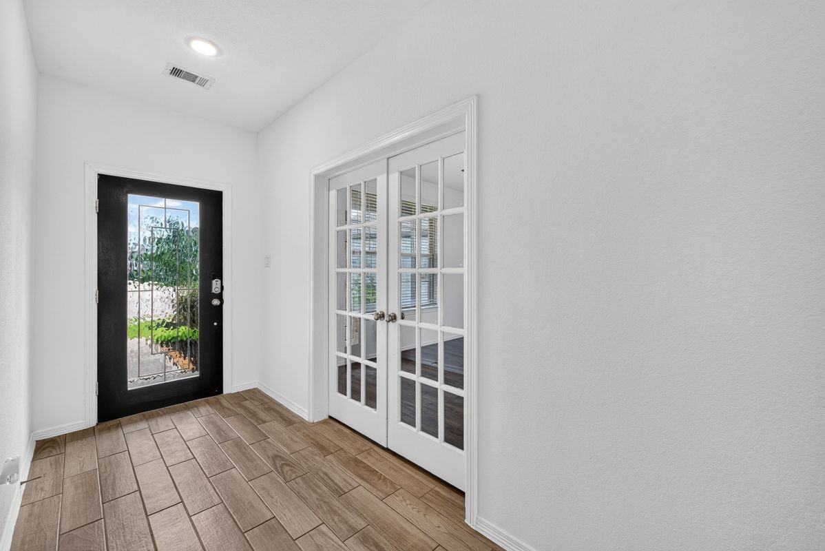23131 Forebear Dr - Photo 3 of 27