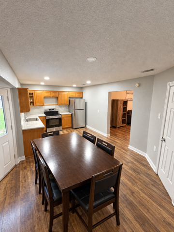 4306 Carolyn Dr - Photo 3 of 10