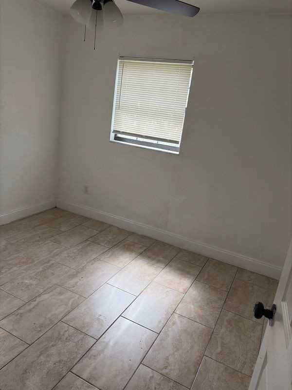 2804 Avenue J - Photo 2 of 7