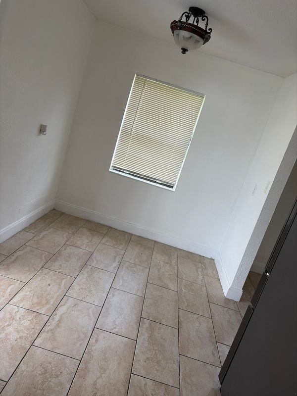 2804 Avenue J - Photo 4 of 7