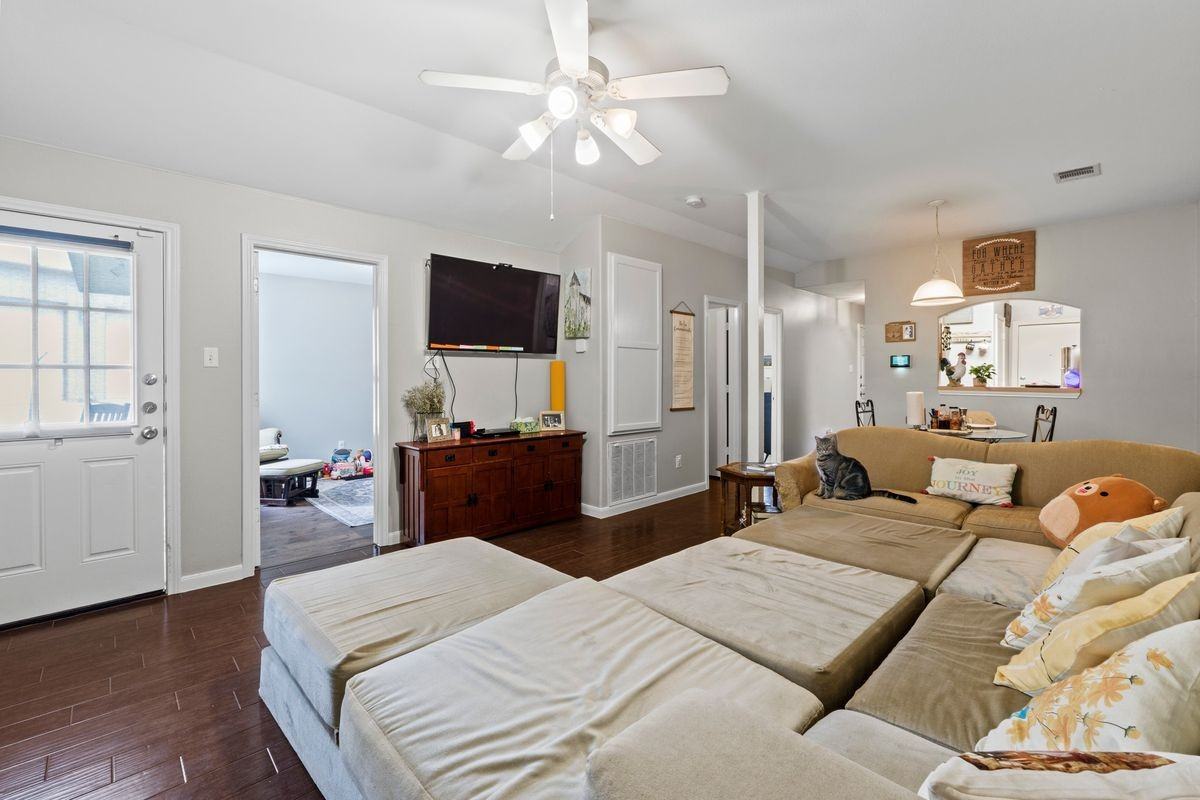 245 Marvin Cv - Photo 2 of 19