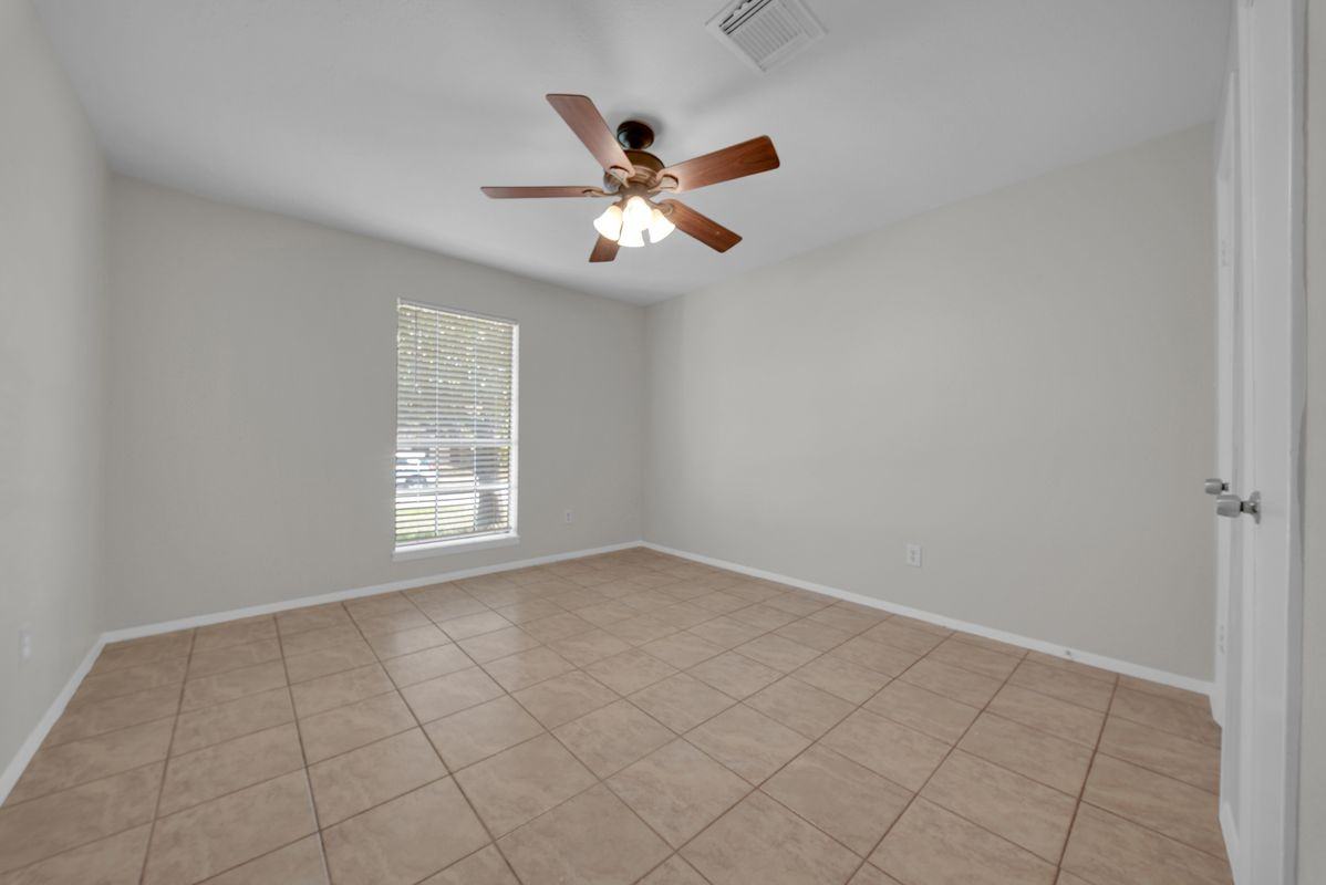 29007 Sedgefield St - Photo 6 of 17