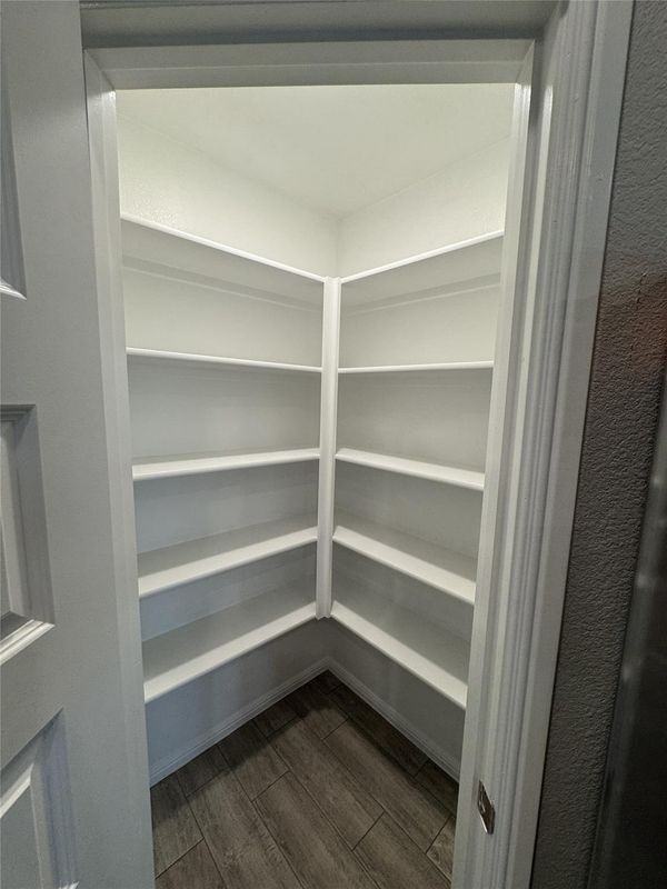 442 Kingsbury Ave - Photo 3 of 44