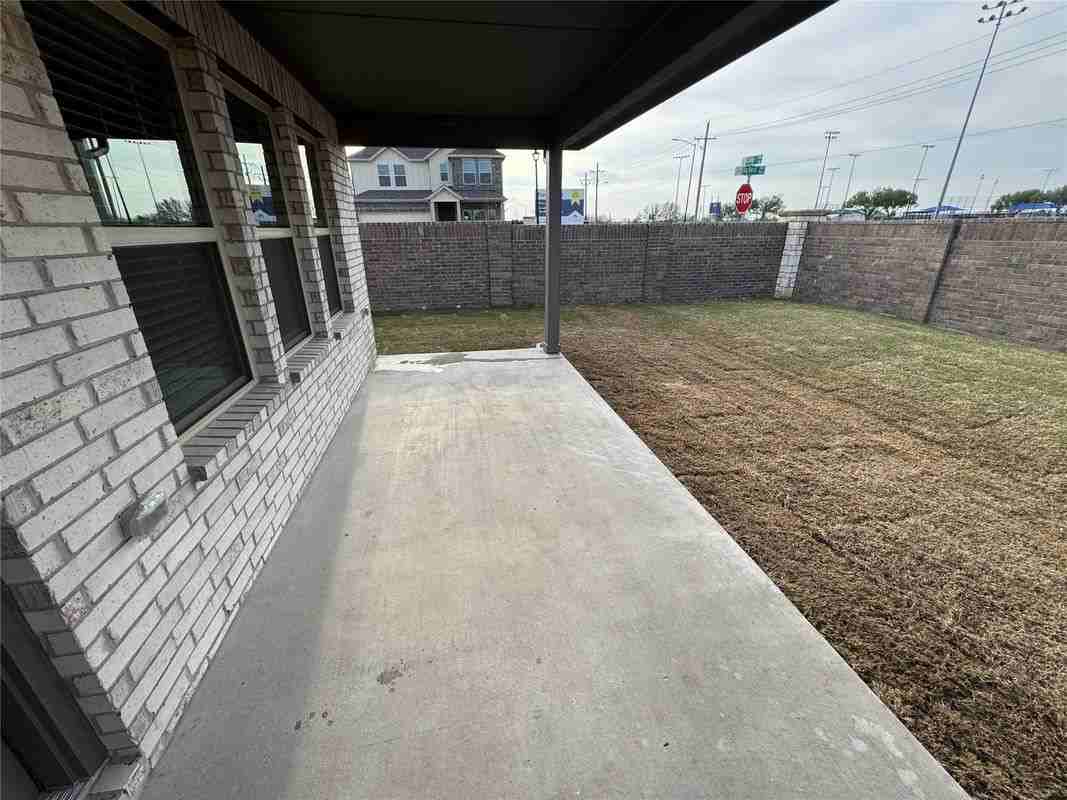 442 Kingsbury Ave - Photo 4 of 44
