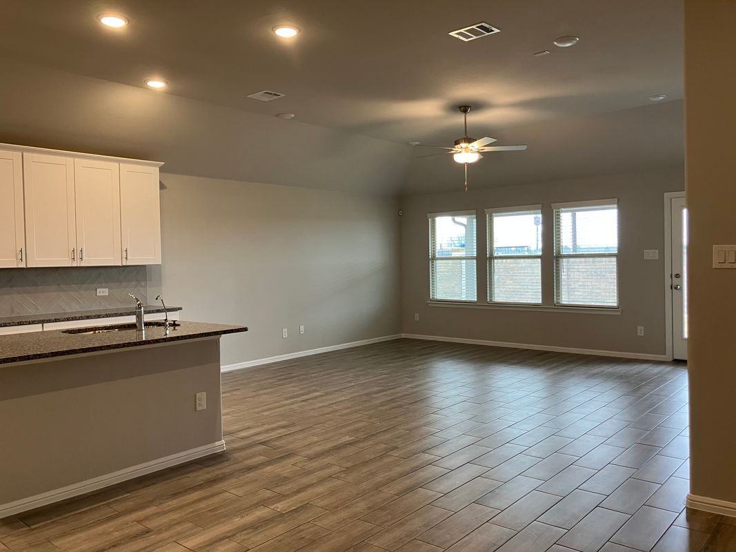 442 Kingsbury Ave - Photo 6 of 44