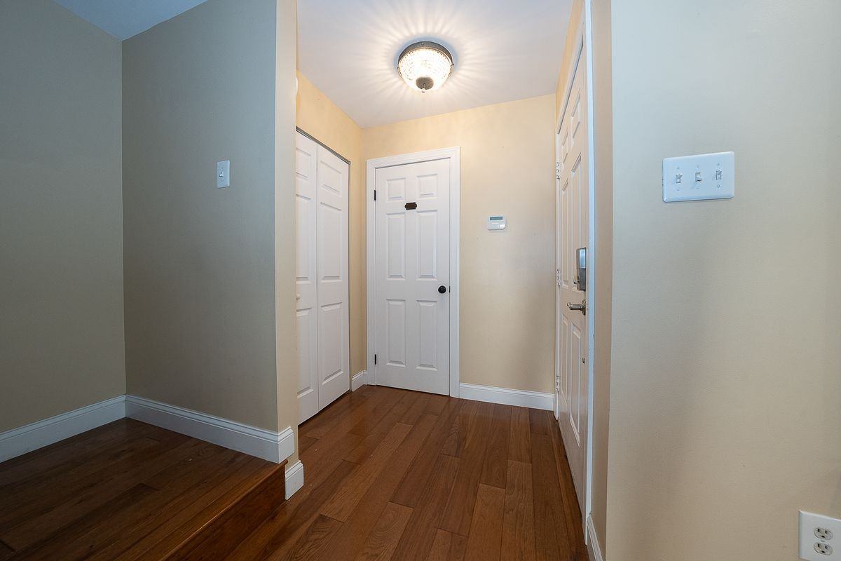 1806 Stoneham Dr - Photo 4 of 44
