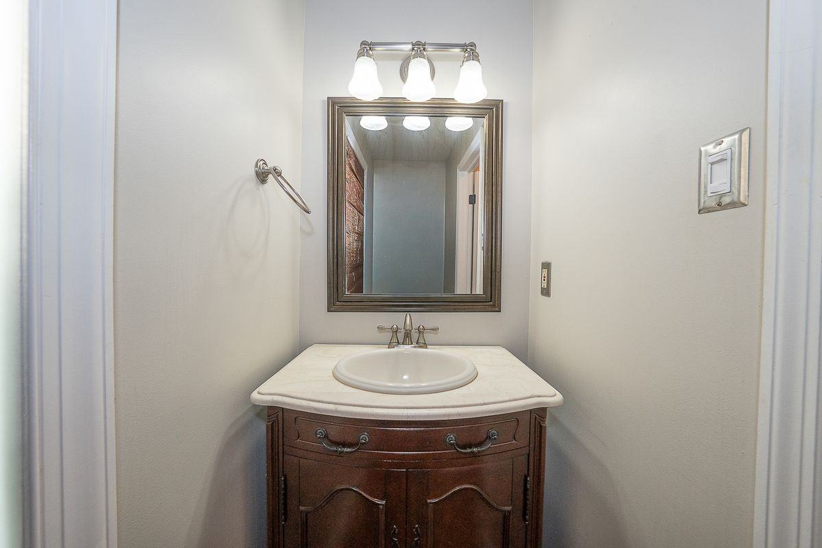 1806 Stoneham Dr - Photo 5 of 44