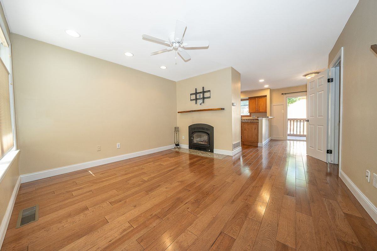 1806 Stoneham Dr - Photo 6 of 44