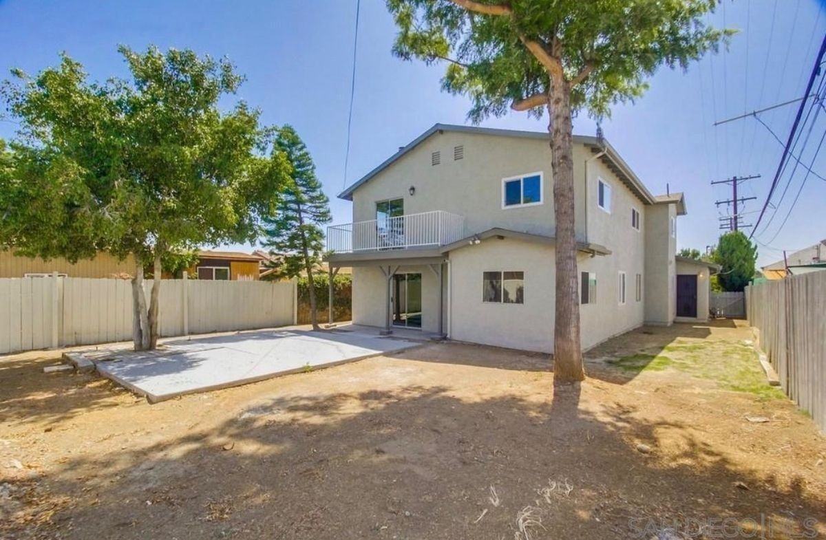 533 42nd St - Photo 3 of 10