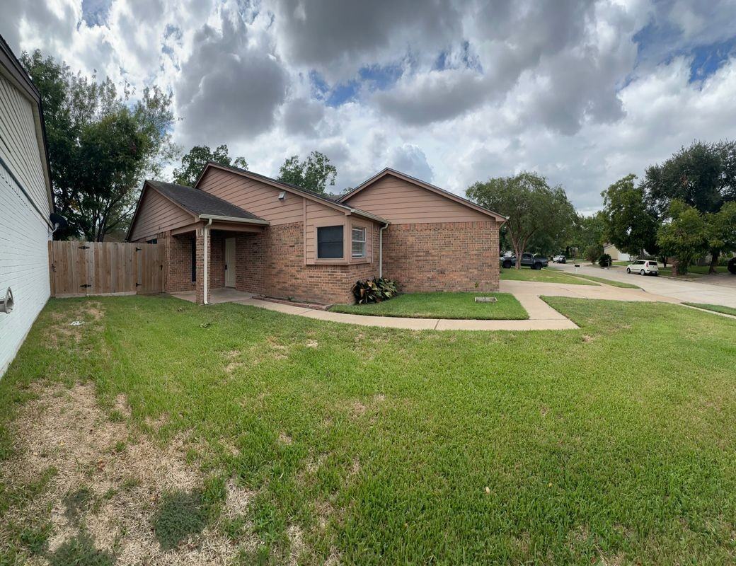13171 Pebblewalk Cir S - Photo 2 of 3