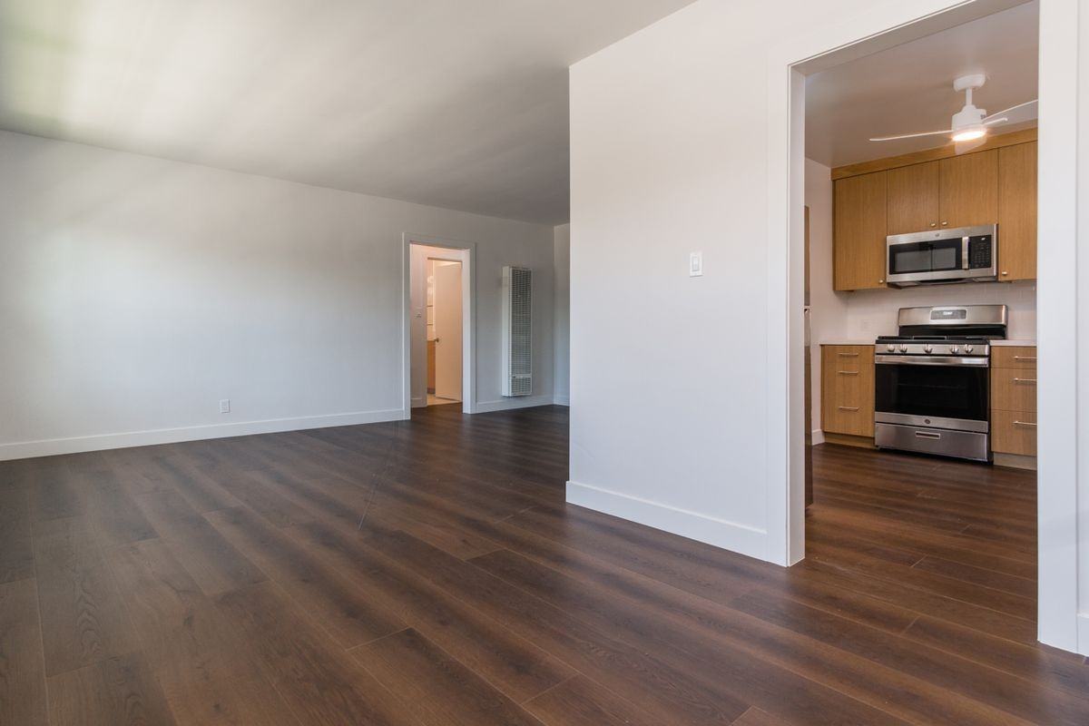 13503 Moorpark St ##4 - Photo 2 of 6