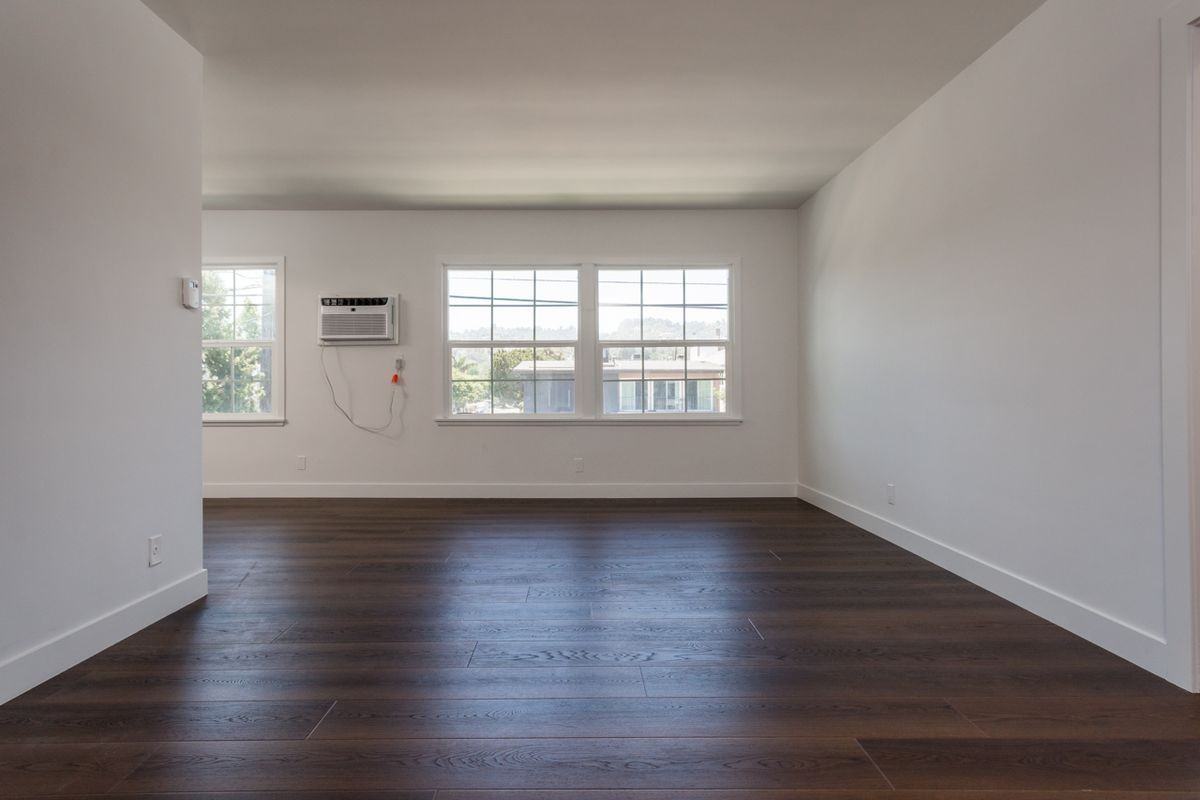 13503 Moorpark St ##4 - Photo 3 of 6