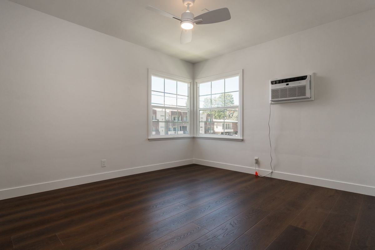 13503 Moorpark St ##4 - Photo 4 of 6