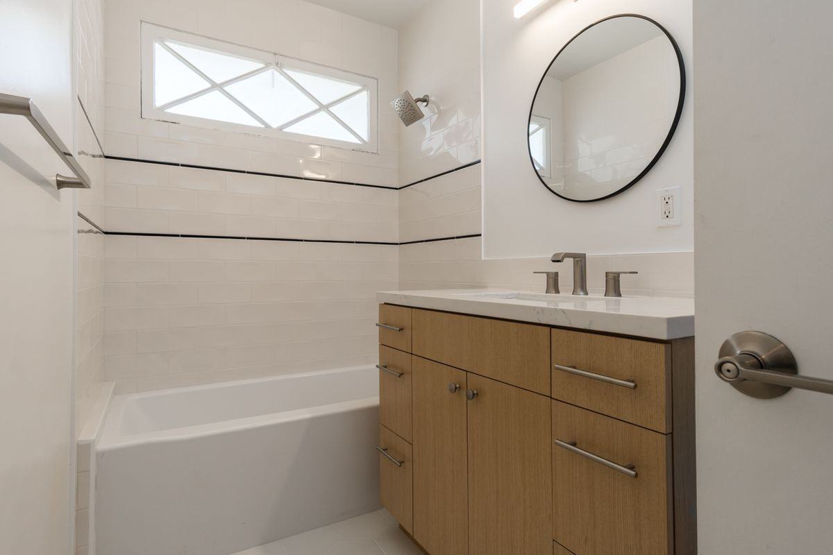 13503 Moorpark St ##4 - Photo 5 of 6