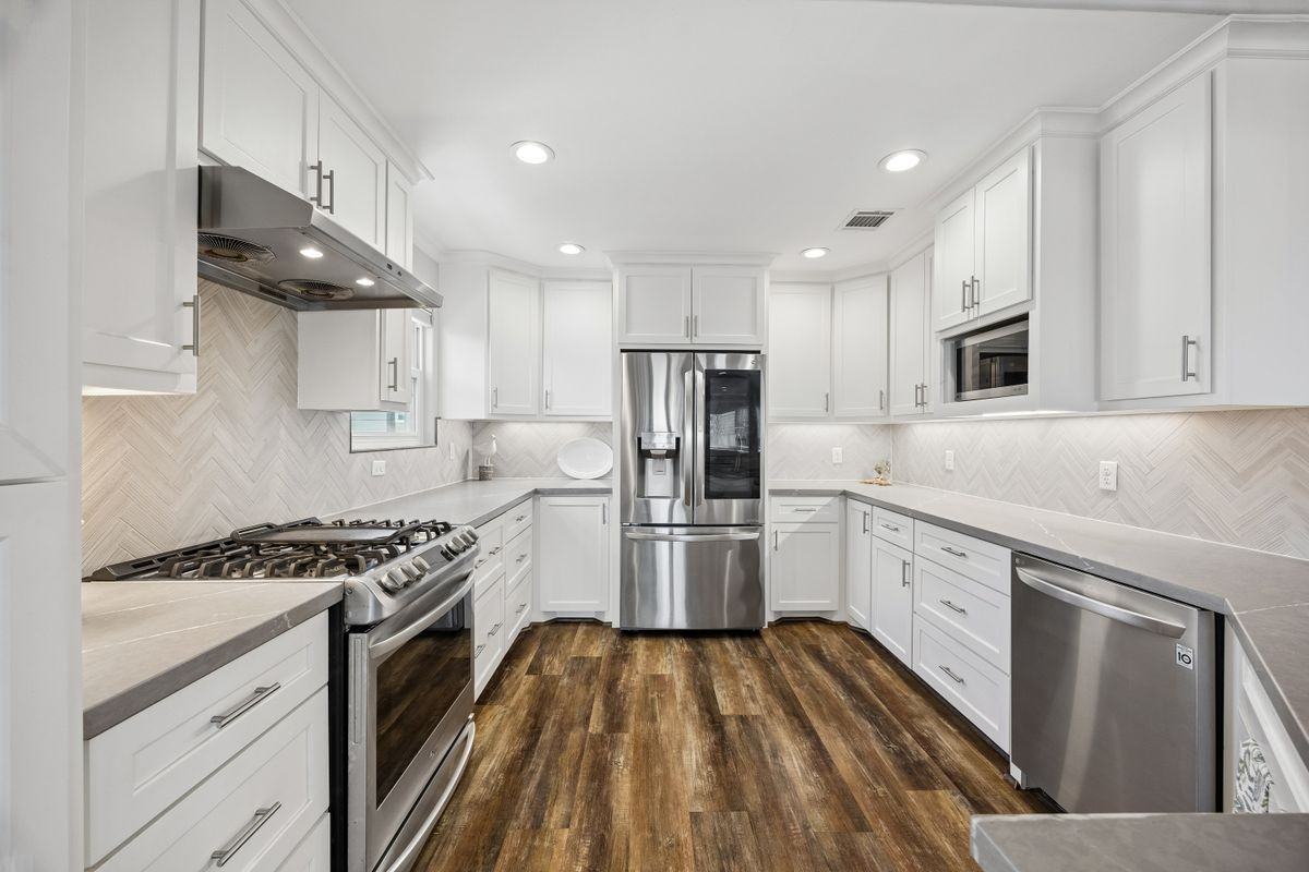 853 Marlin St - Photo 4 of 7