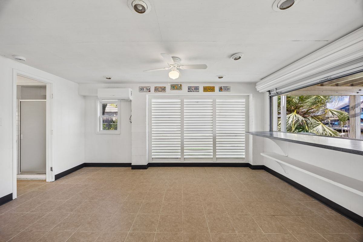 853 Marlin St - Photo 6 of 7