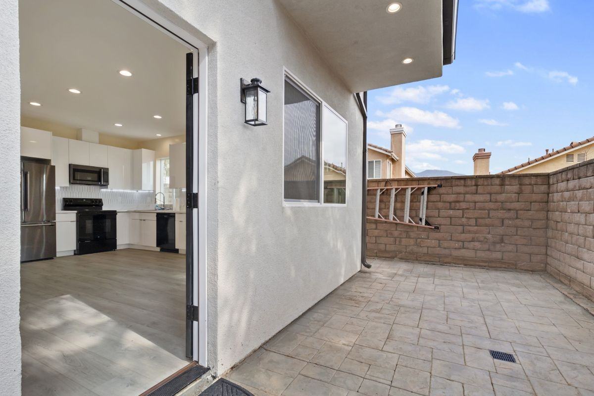 13564 Polk St - Photo 2 of 18