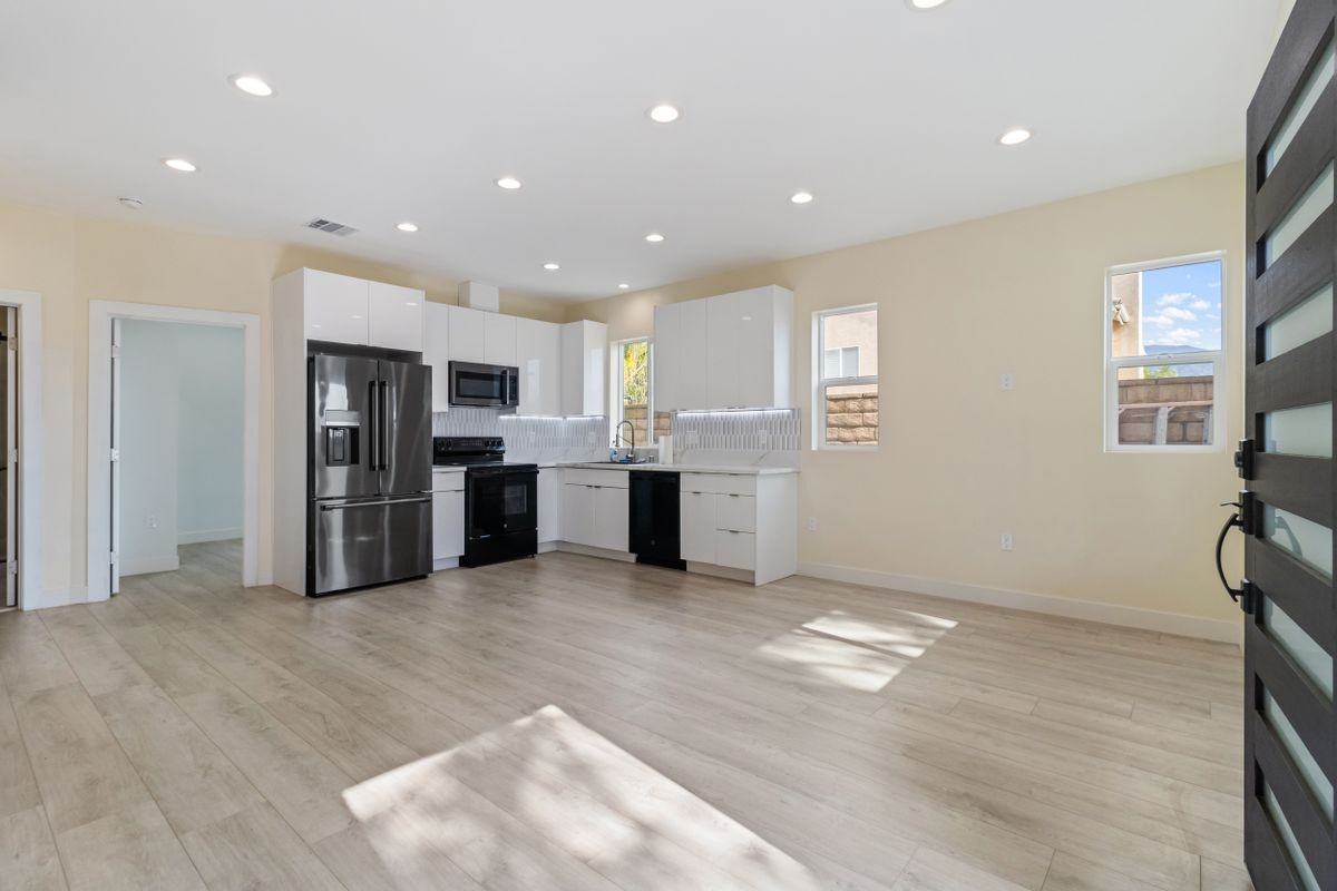 13564 Polk St - Photo 4 of 18