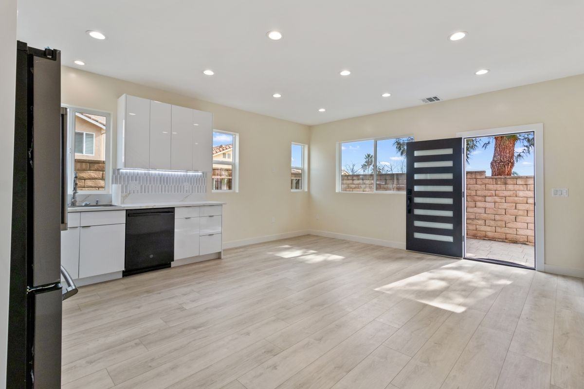 13564 Polk St - Photo 6 of 18