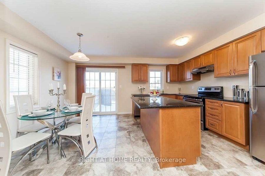 37 Comfort Way - Photo 4 of 15