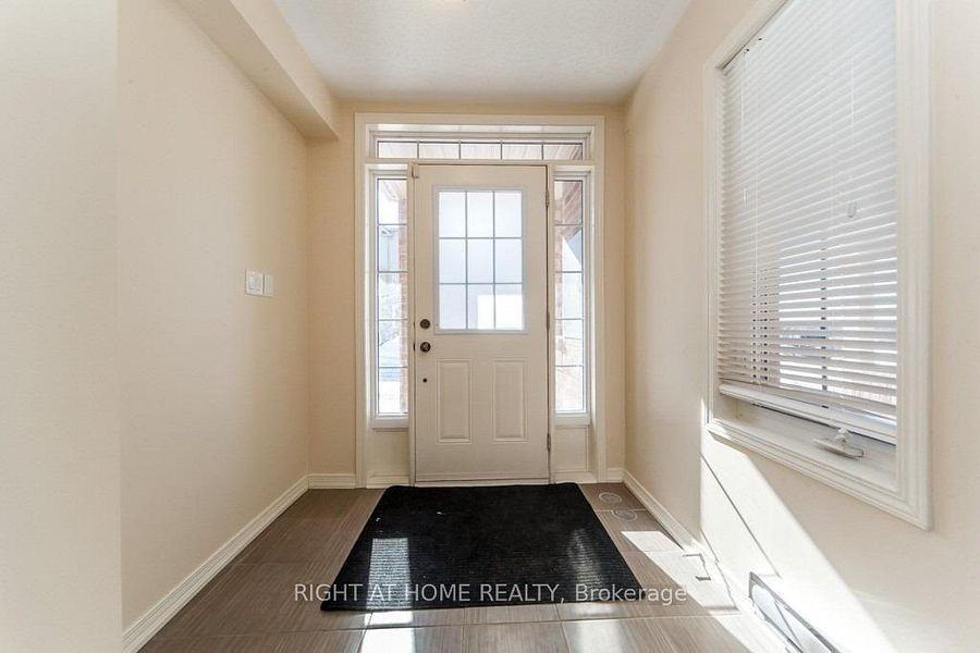 37 Comfort Way - Photo 2 of 15