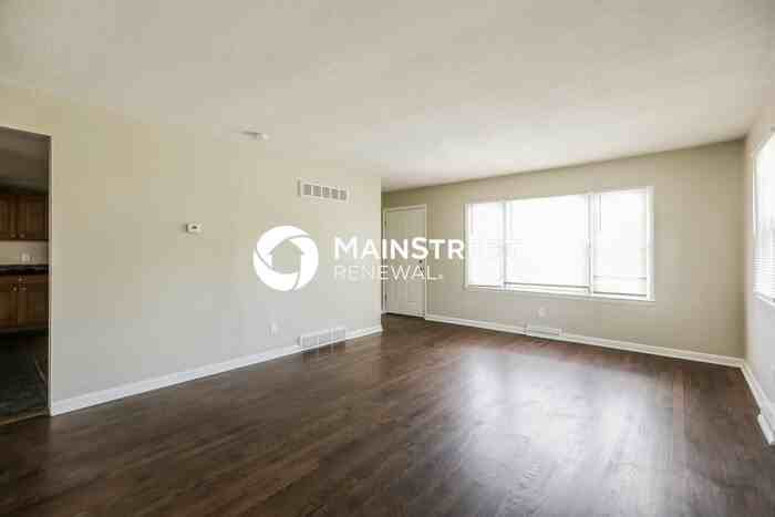 1641 N 49th St - Photo 4 of 17