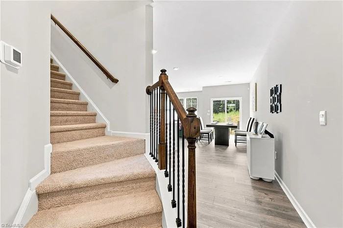 1262 Evelynnview Ln - Photo 7 of 32