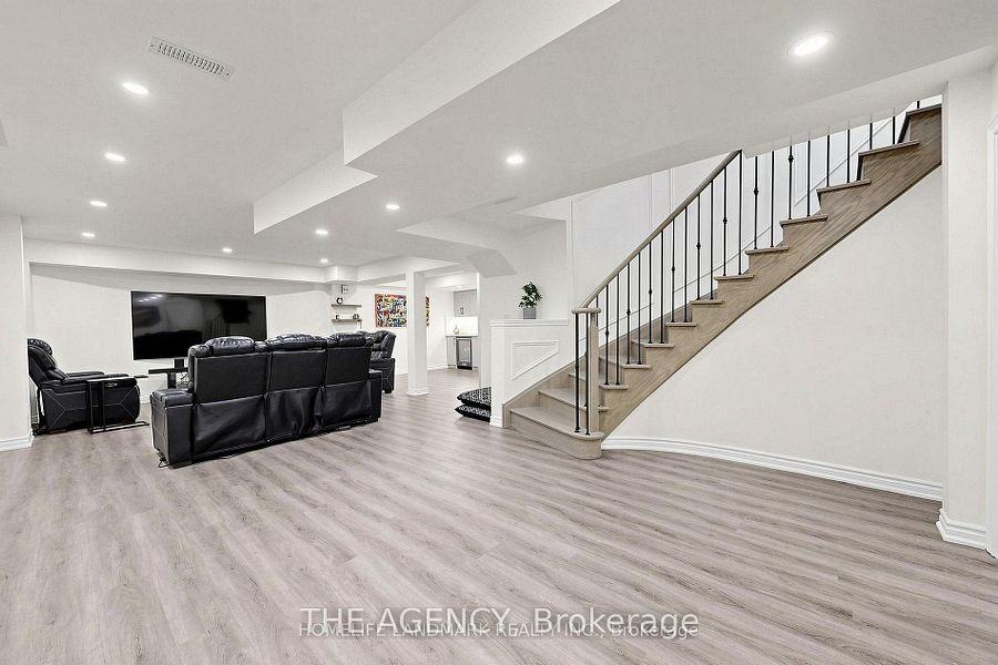 45 Morley Crescent - Photo 4 of 21