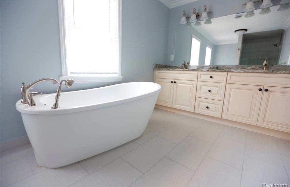 290 Shamrock Hl #NA - Photo 4 of 13