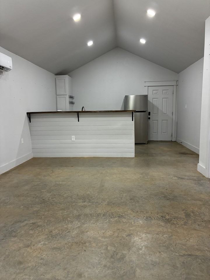 1212 Brady Ave #NA - Photo 2 of 10